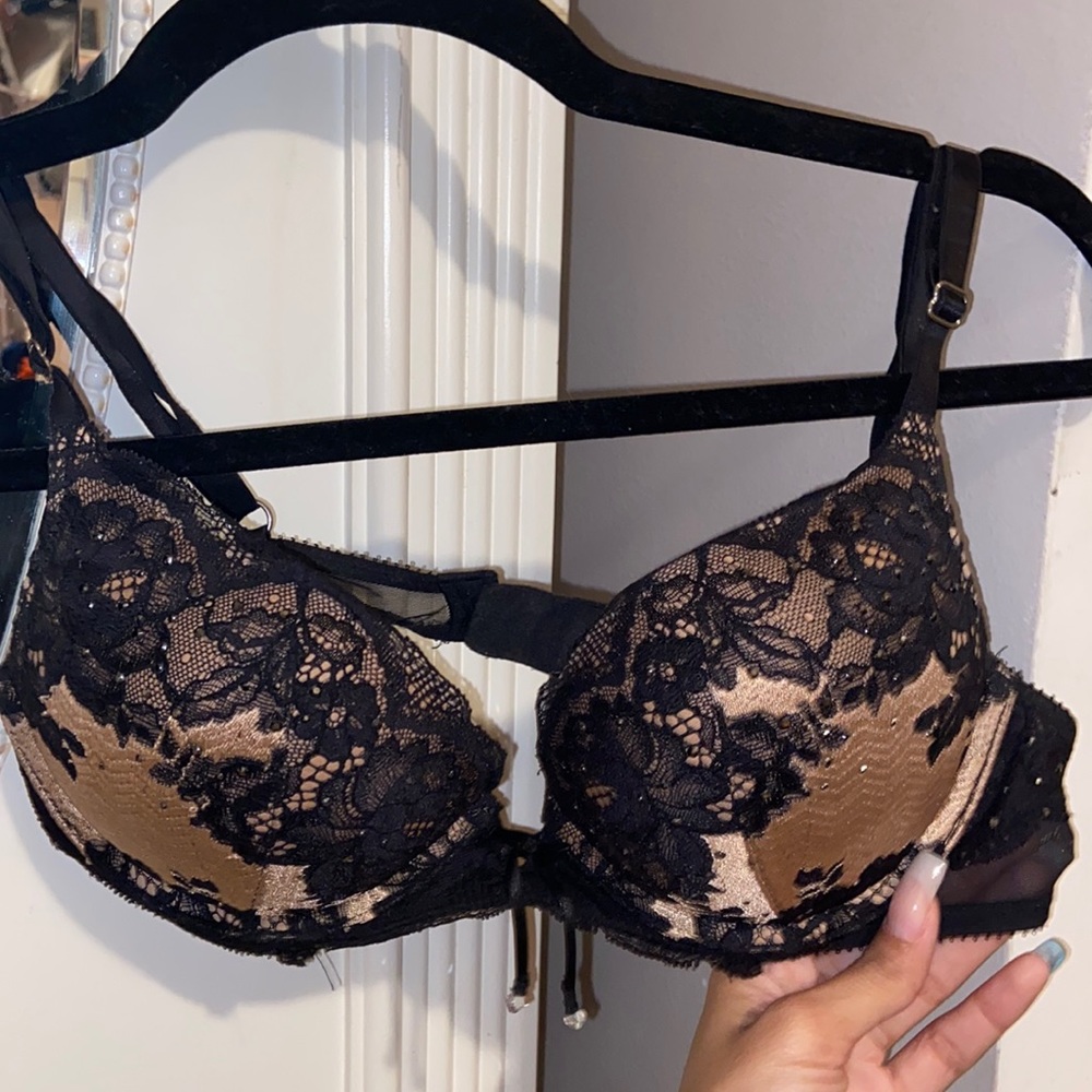 Victoria Secret Bombshell Bra Size 32B✨